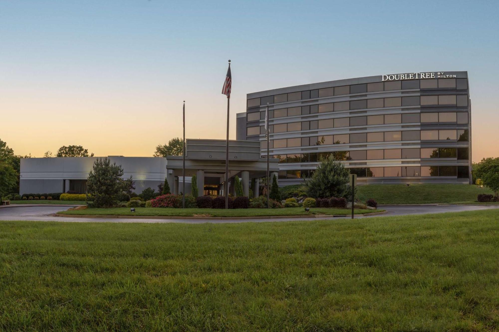 Doubletree By Hilton Winston Salem - University, Nc Exterior foto