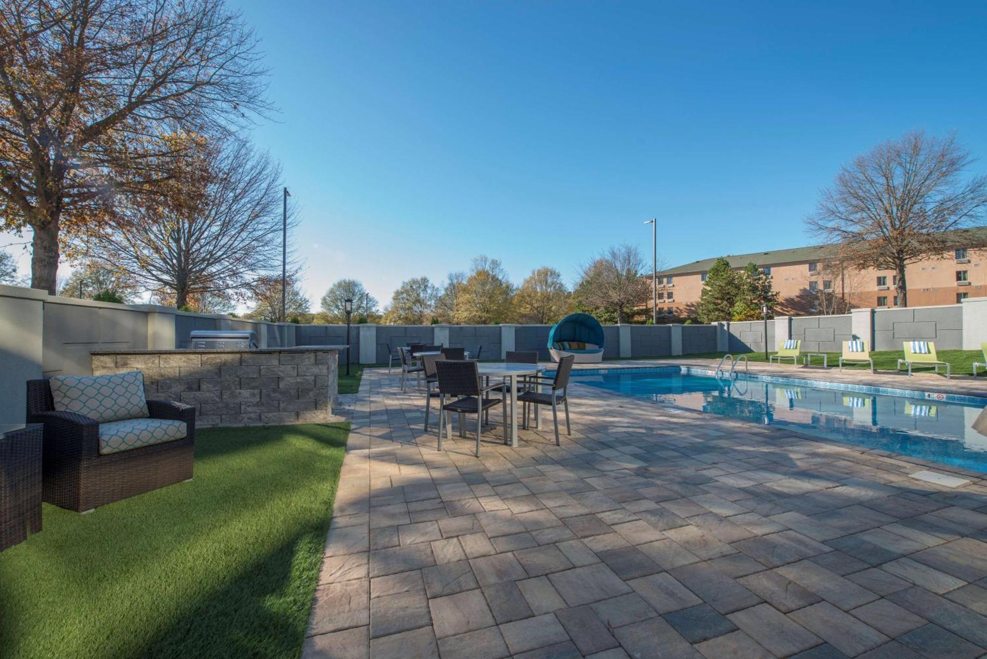 Doubletree By Hilton Winston Salem - University, Nc Exterior foto